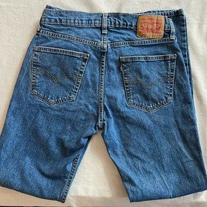 Levi's 559 straight leg men's jeans. 31 x34. Medium wash denim.